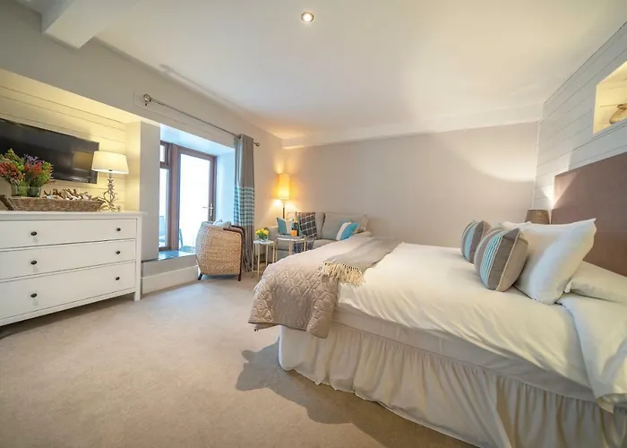 Pier House Гостевой дом Кинсэйл