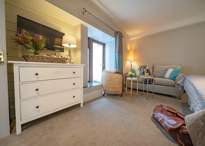 Pier House * Кинсэйл